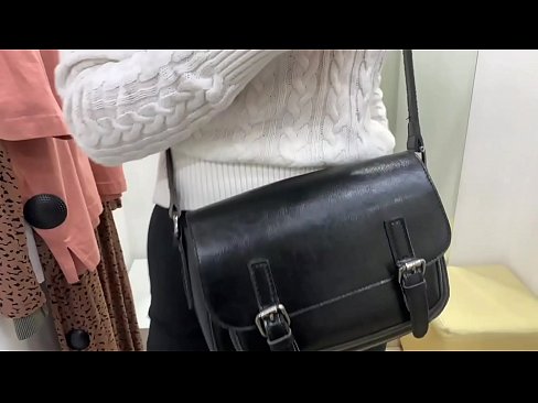 ❤️ Јавна мастурбација на младата кучка FeralBerry со дилдо во фитинг просторијата Порно на порно mk.porngifer.ru ❌❤
